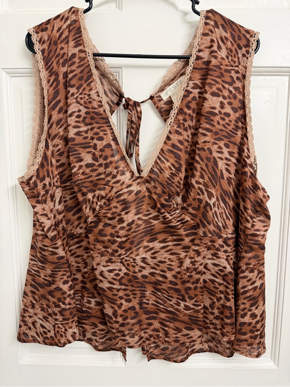 Torrid open back 1x (14-16) Animal Print V-Neck Sleeveless Top